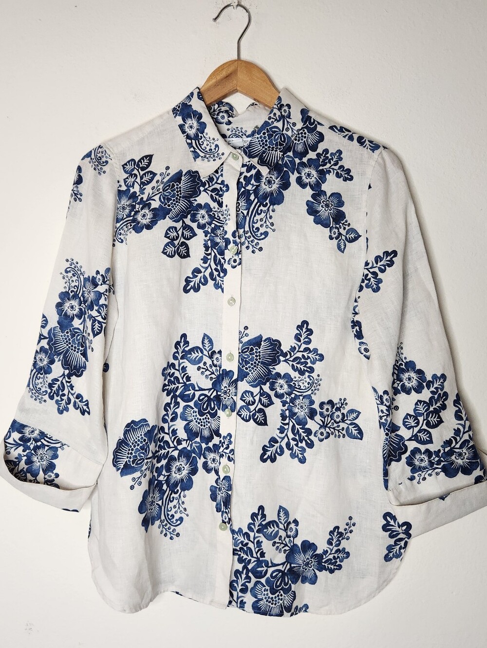 Chicos Womens 8 100% Linen Floral Navy Blue Ivory Button Top